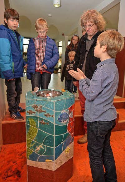 Ein Hingucker im neuen Schulgebäude: ein speziell gestalteter Trinkbrunnen.