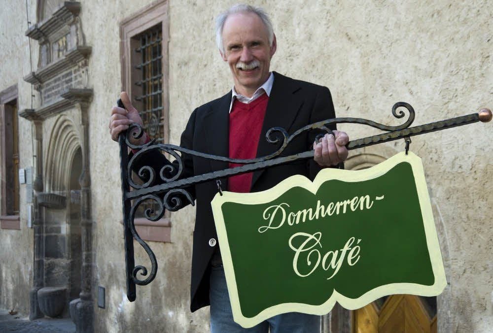 Meinolf Schultebraucks am Tag vor der Eröffnung des Domherren-Cafés