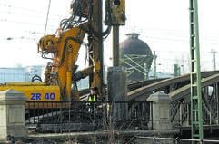 Baustelle Delitzscher Straße: Vor Abriss Werden Pfähle Eingerammt