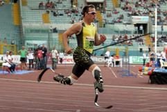 Oscar Pistorius wirft dem IAAF amateurhaftes Verhalten und Vorurteile über behinderte Sportler vor. (Foto: dpa)