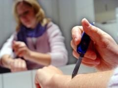 Ventil für die Seele - Betroffene verletzen sich oft selbst, weil sie darüber ihre Probleme für kurze Zeit vergessen können. (Foto: dpa)