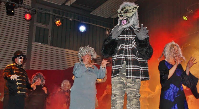 Der Fantasie sind keine Grenzen gesetzt: das Zombie-Ensemble in Aktion.