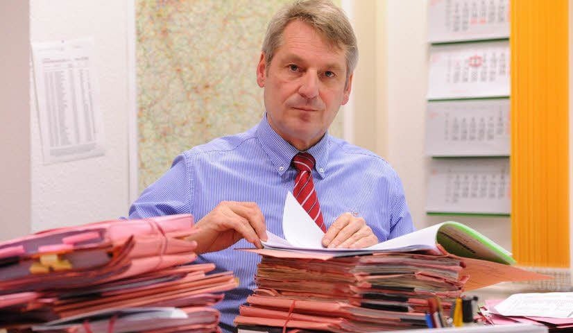 Die Ermittlungen haben in dem Fall bisher nichts gebracht. Oberstaatsanwalt Hans-Jürgen Neufang hat sich die Akte kommen lassen.