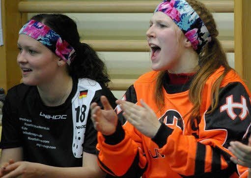 Die Weißenfelser Torfrau Sophie Kleinschmidt (re.) gehörte mit zum Aufgebot der Nationalmannschaft bei der U19 WM der Damen in Polen.