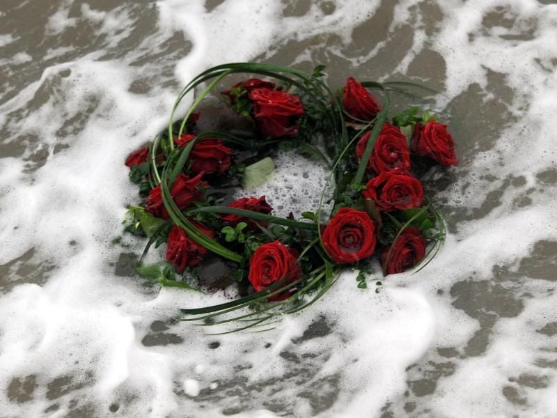 Seebestattung: An der niederländischen Nordseeküste sind drei Urnen aus dem Greifswalder Krematorium angespült worden. Foto: Ingo Wagner