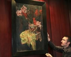 Das Gemälde «Stillleben mit Gladiolen» von Max Beckmann wird am Samstag (27.10.2007) von einem Mitarbeiter des Auktionshauses Irene Lehr in Berlin zur Auktion aufgehängt. (Foto: dpa)