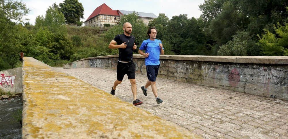 Ab in die Natur: Ivica Banovic (l.) war zum ersten Mal in der Saale-Elster-Aue unterwegs.