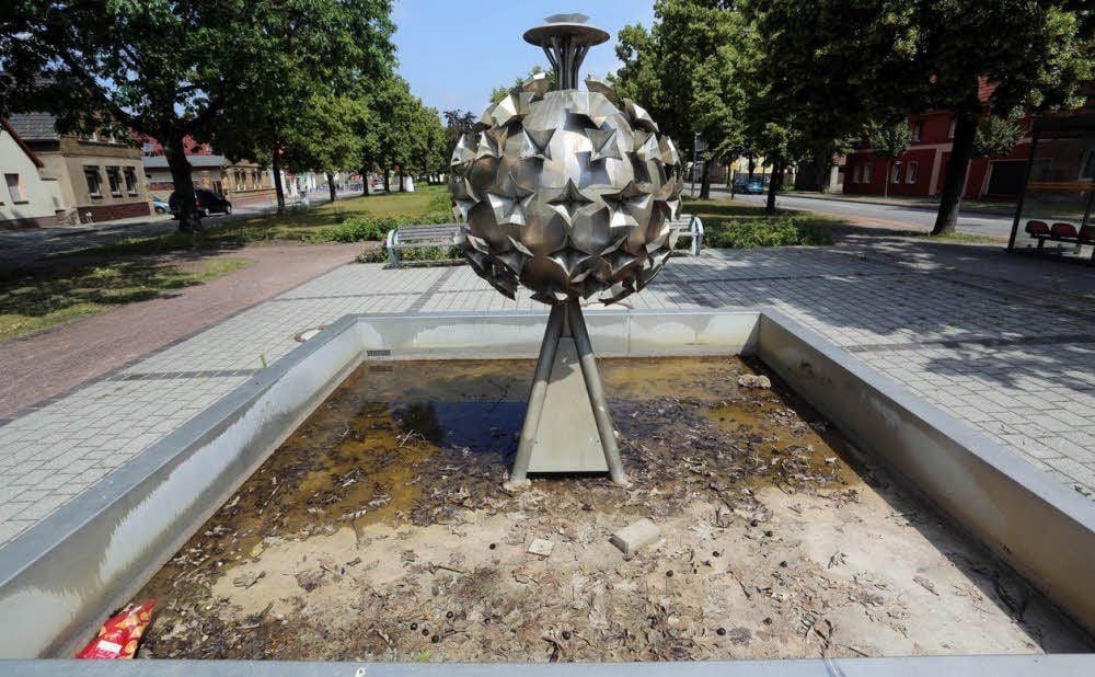 Wann der Springbrunnen auf dem Wolfener Markt wieder sprudeln wird, ist noch sehr ungewiss.