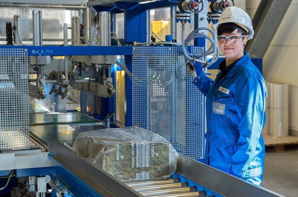 Diana Loertzer absolviert beim Kautschuk-Produzenten Styron in Schkopau eine Ausbildung zur Chemikantin und liebt die Vielfalt des Berufs.