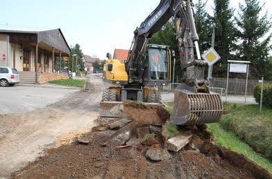 Bereits im Frühjahr wurde im Allstedter Ortsteil Pölsfeld gebaut. Jetzt ist die gesamte Ortsdurchfahrt gesperrt.