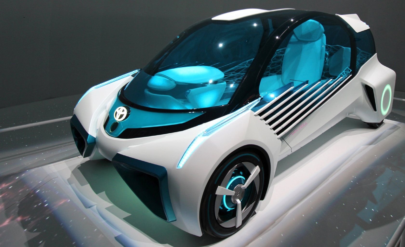 Science-Fiction-Look und ein Brennstoffzellenantrieb zeichnen den FCV-Plus von Toyota aus.