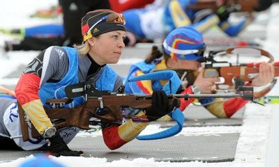 Magdalena Neuner beim Liegend-Schießen. (FOTO: DPA)