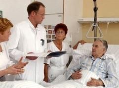 An Sachsen-Anhalts Krankenhäusern soll es künftig mehr Abteilungen für Altersmedizin und weniger Geburtshilfe-Stationen geben. (Foto: dpa)
