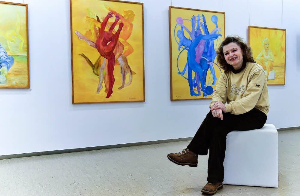 Erika Zuchold in ihrer Ausstellung in der Galerie in Leuna.