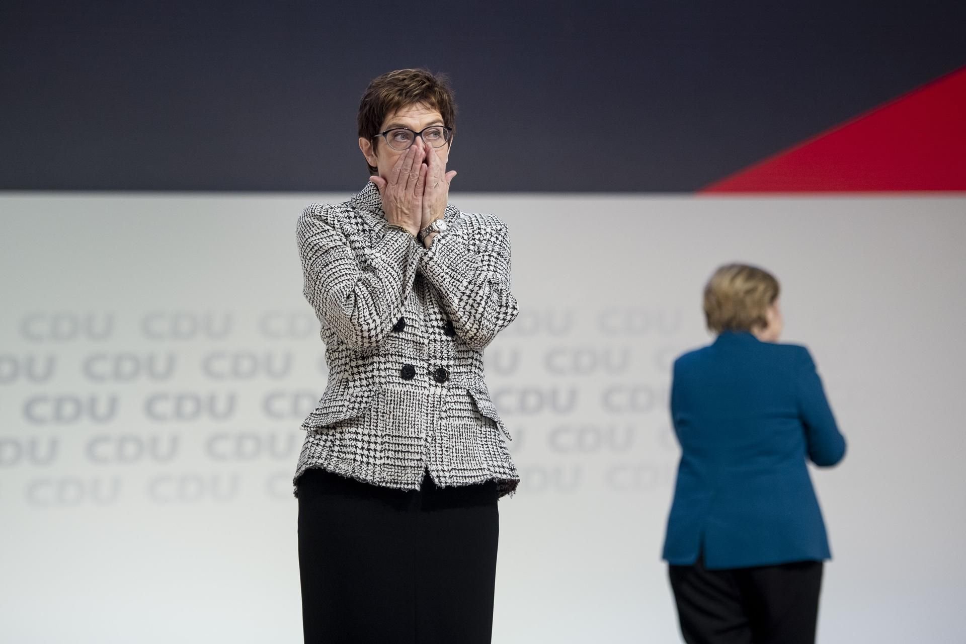 Die neue und die alte Parteichefin: Annegret Kramp-Karrenbauer mit Angela Merkel