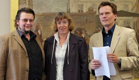 Die Wissenschaftler Alexander Aichele von der Universität Halle-Wittenberg sowie Rosemarie Lühr und Hartmut Rosa von der Universität Jena (l-r) in Jena. (FOTO: DPA)