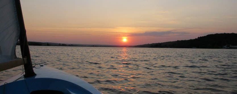Abenteuer und Schönheit zugleich: Segeln auf dem Süßen See.