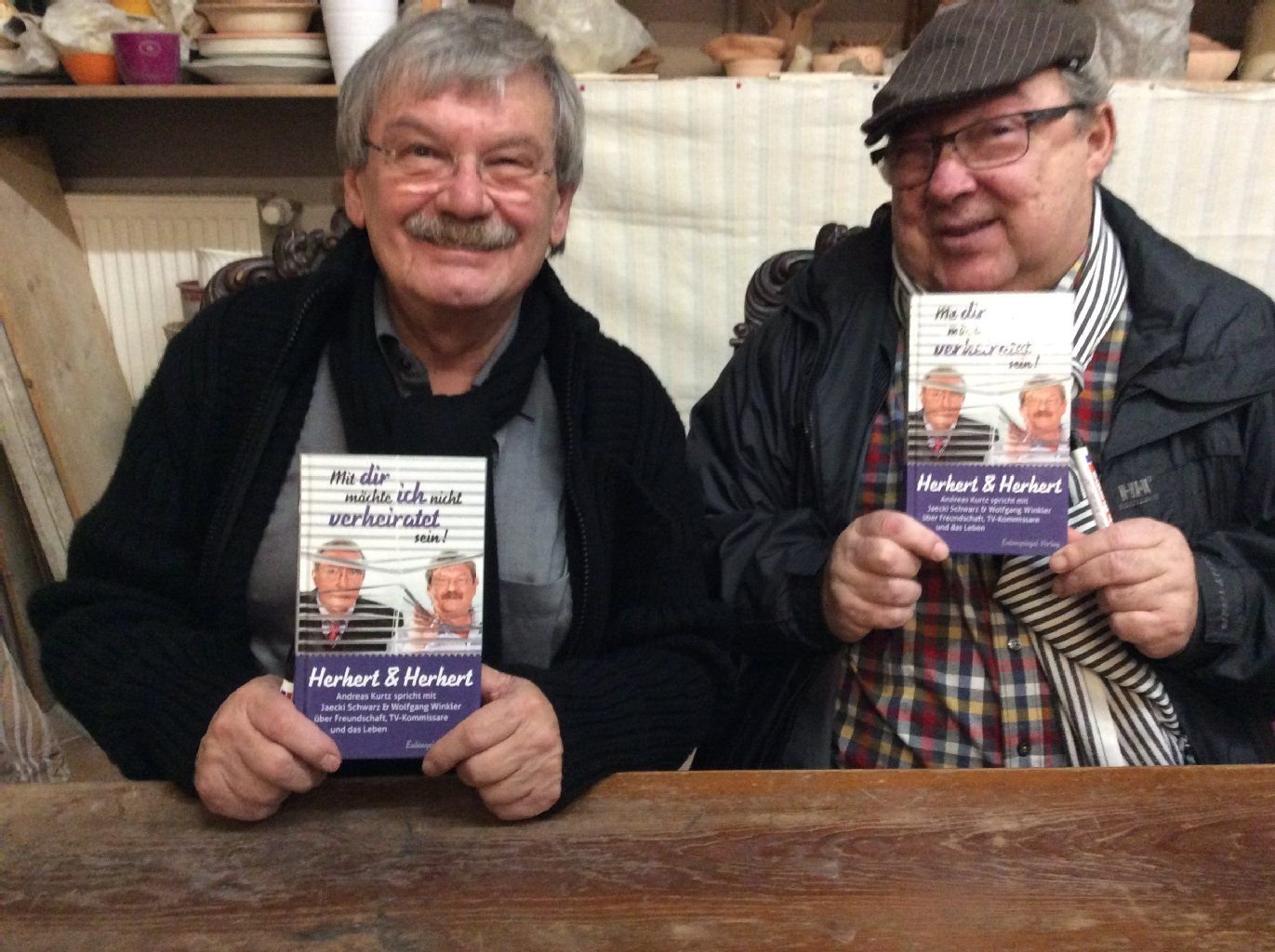 Wolfgang Winkler und Jaecki Schwarz "ermitteln" am Samstag in Lössen und signieren ihr Buch "Mit dir möchte ich nicht verheiratet sein".