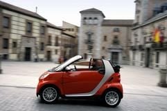 Kleinstes Cabrio am Markt - Smart bringt vom neuen Fortwo auch wieder eine offene Version an den Start. (Foto: dpa)