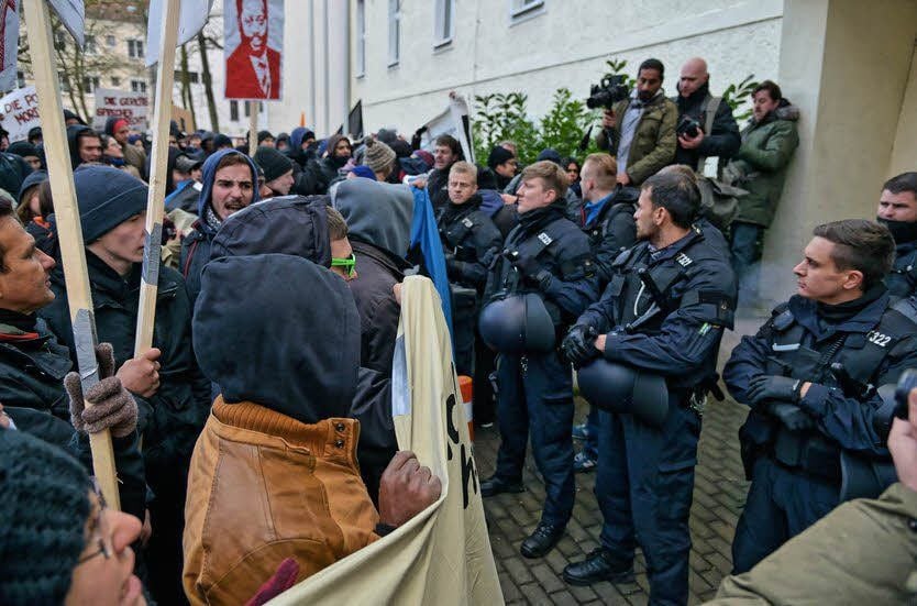 Die Demo ging zur Staatsanwaltschaft und zum Landgericht.