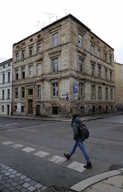 Adam-Kuckhoff-Straße 17.