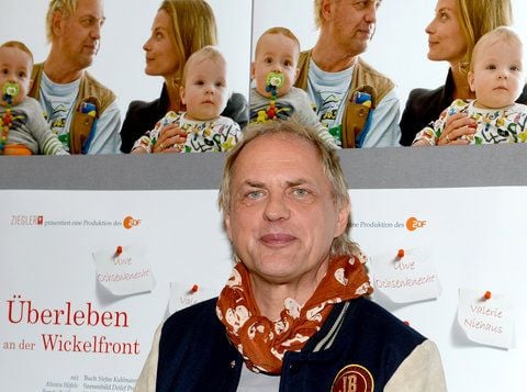 Der Schauspieler Uwe Ochsenknecht posiert nach der Pressevorführung des Films «Überleben an der Wickelfront» in Berlin. (FOTO: DPA)