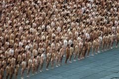 Nackte Menschen posieren in Mexiko-Stadt für den US-amerikanischen Künstler Spencer Tunick. (Foto: dpa)