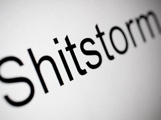 Schon viele sind in einen Shitstorm geraten, also einen Sturm der Entrüstung in Sozialen Netzwerken wie Twitter und Facebook.