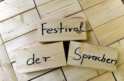 «Festival der Sprachen»: 6500 Holzquader stehen für die 6500 Sprachen auf der Welt. (FOTO: DDP)