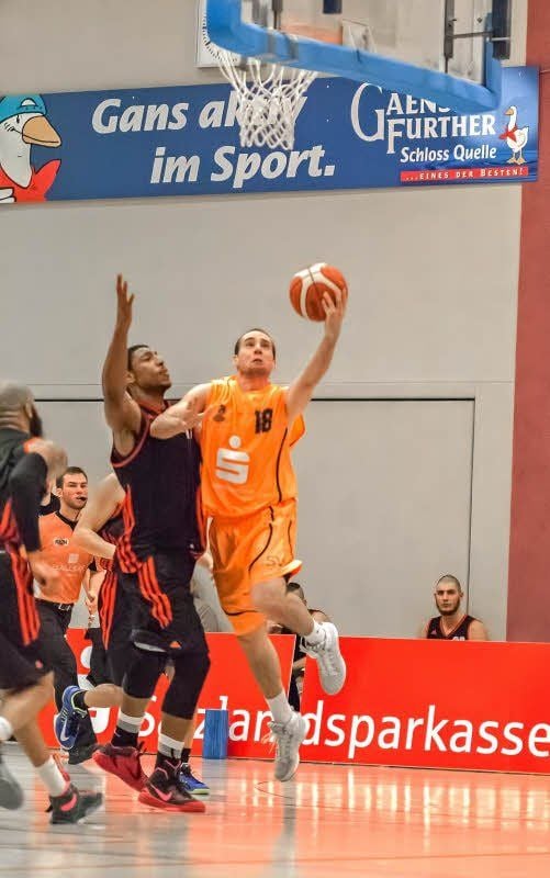Leon Dronjak (am Ball) und Ex-Tiger Papito Hersisia, hier im Duell, hatten am Ende jeweils die meisten Punkte auf dem Konto.