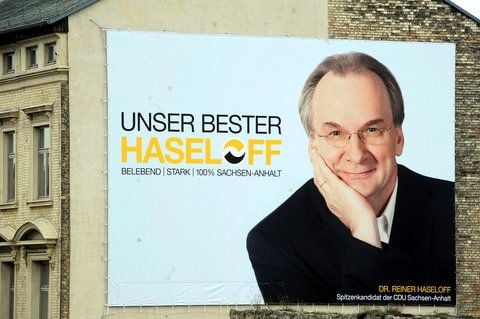 Werbung für Reiner Haseloff - oder doch für Kaffee? (FOTO: GÜNTER BAUER)