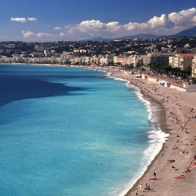 Baden oder Kultur? In Nizza kann man beides haben.