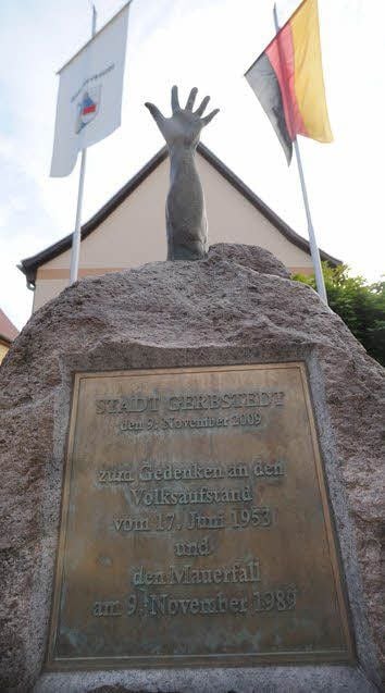 In Gerbstedt erinnert seit 2009 ein Gedenkstein an den Volksaufstand und den Mauerfall.