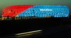 Die Hülle der Münchner Allianz-Arena besteht aus 2 875 Folien-Kissen. Die größten Waben haben eine Spannweite von 17 Metern. (Foto: dpa)