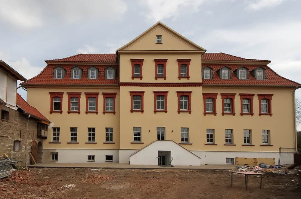 Von außen ein vertrauter Anblick: die ehemalige Uftrunger Schule. Doch im Inneren hat sie sich gewaltig verändert.
