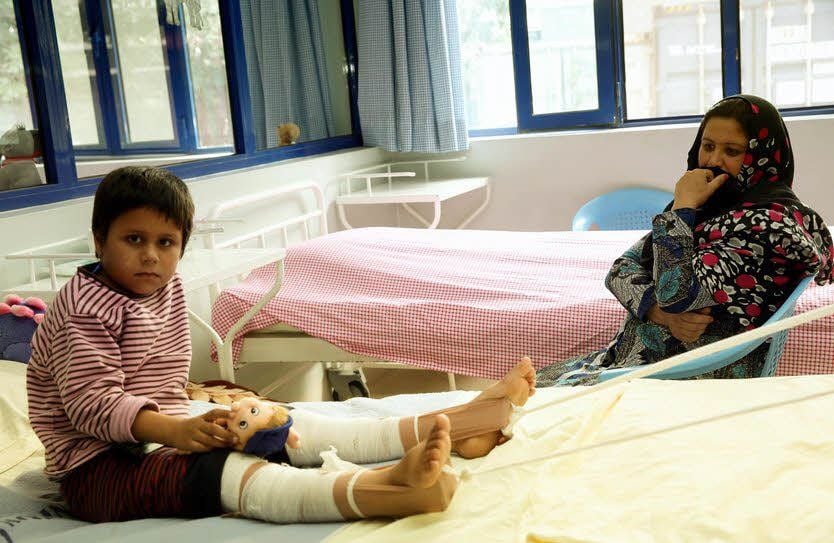 Dieser Junge hat Glück. Der Ausgleich seiner unterschiedlichen Beinlängen wird in der Irene-Salimi-Klinik vorgenommen.
