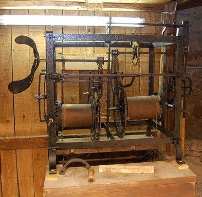 Das mechanische Uhrwerk im Torturm.