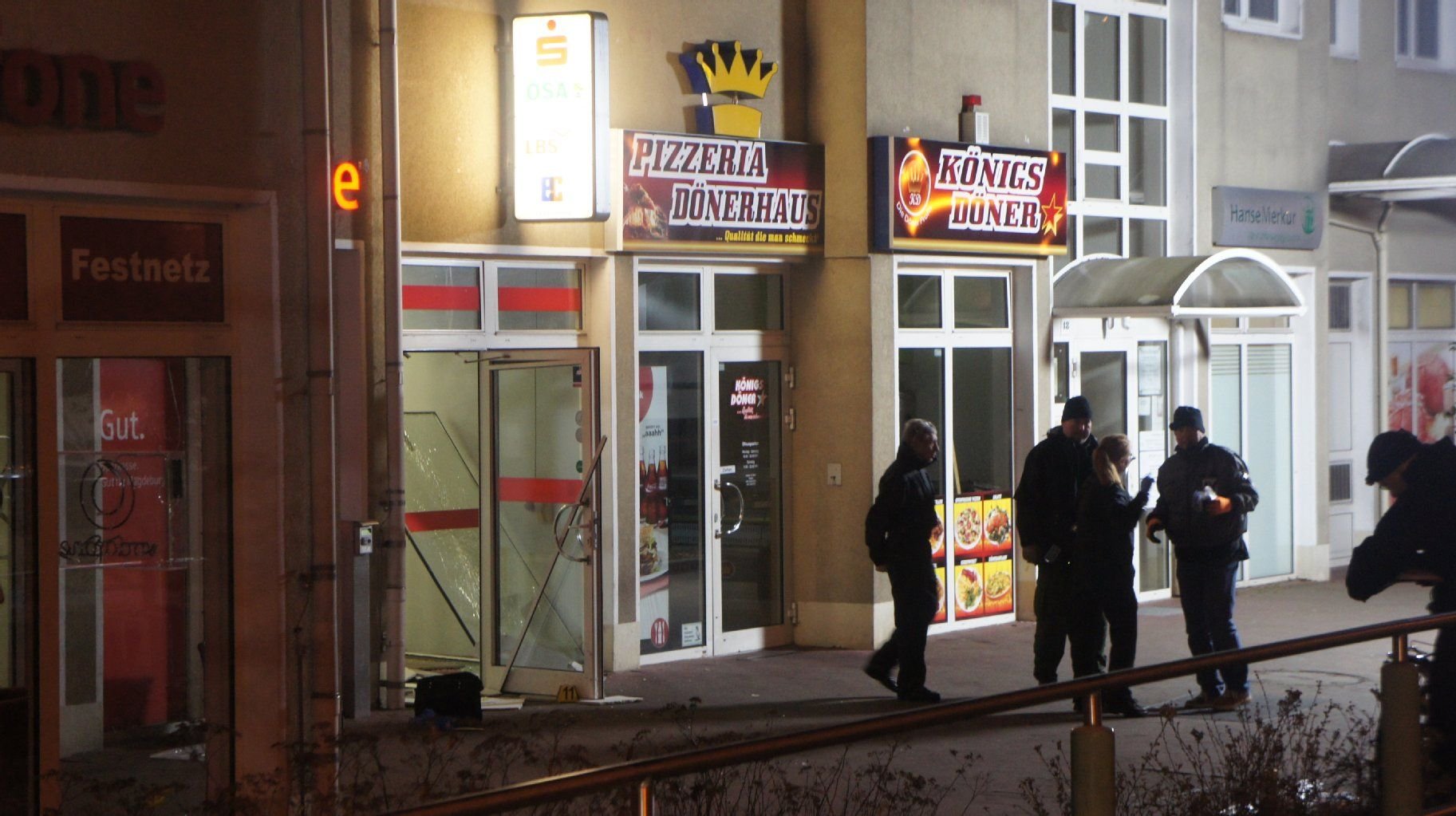 Unbekannte sprengten in der Nacht zu Freitag einen Geldautomaten in Magdeburg