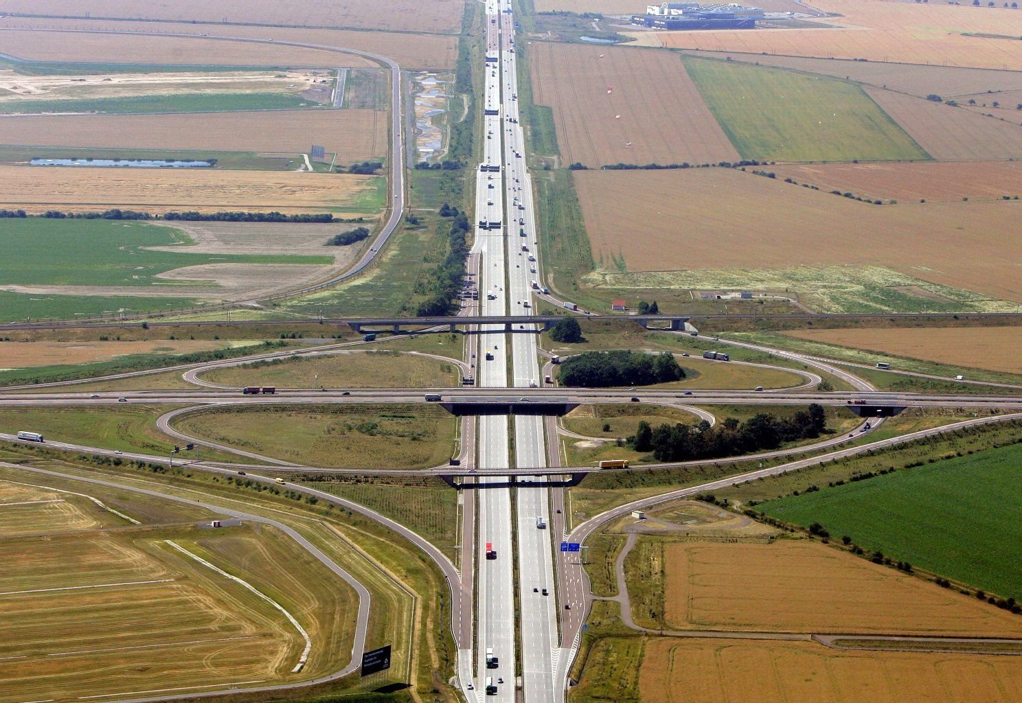 Am Schkeuditzer Kreuz treffen sich die Autobahn 9 (Berlin-München) und die Autobahn 14 (Magdeburg-Dresden).