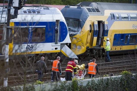 Beim Zusammenstoß zweier Züge sind in den Niederlanden am Samstag rund 60 Menschen verletzt worden. (FOTO: DPA)