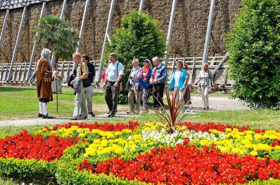 Bergrat Borlach alias Christian Dunzel begrüßte die Jury im Juli im Bad Dürrenberger Kurpark.