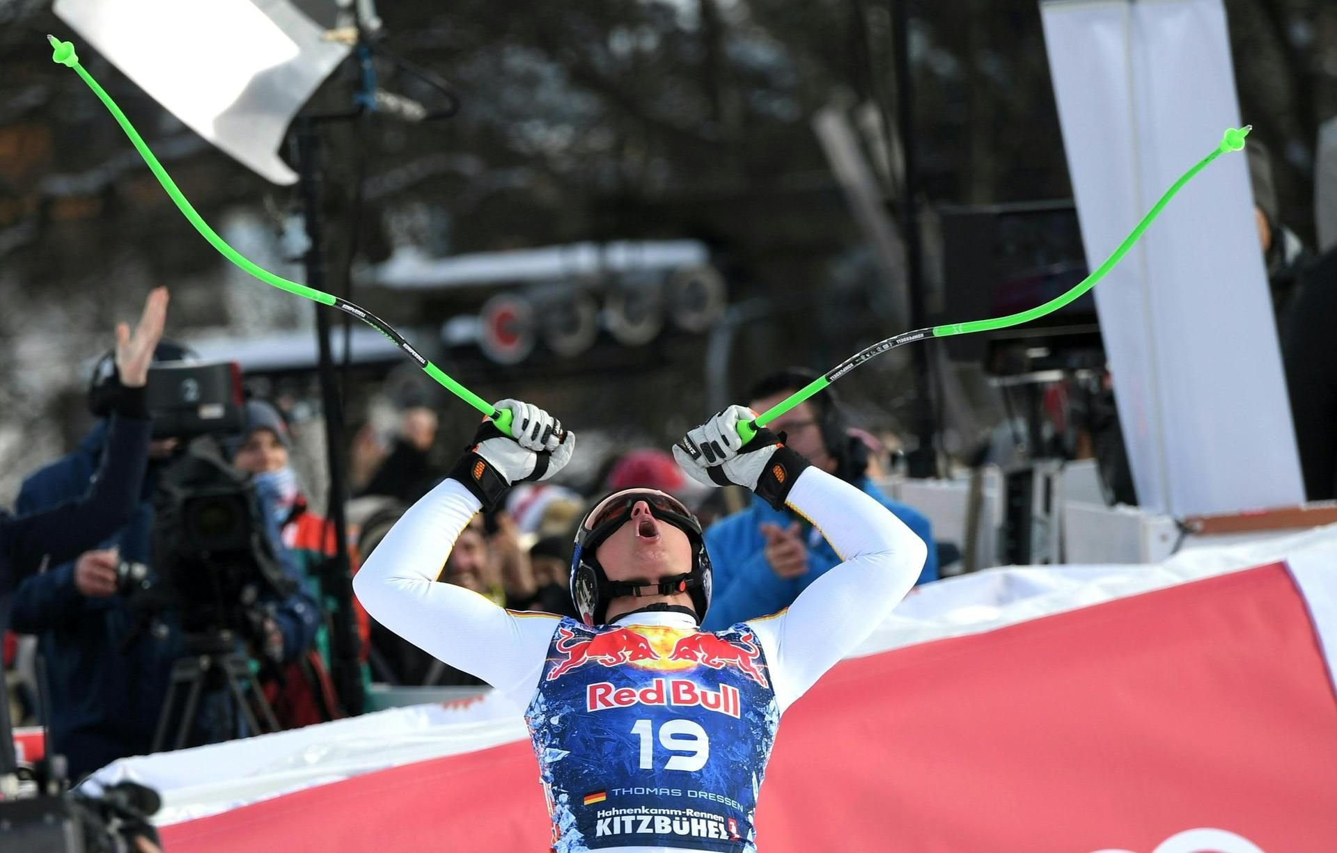 Thomas Dreßen bejubelt seinen Sieg auf der Streif