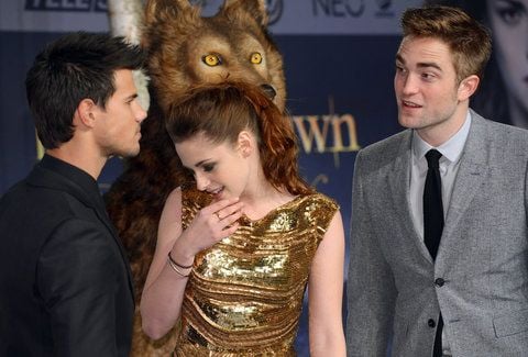 Die Schauspieler Kristen Stewart, Robert Pattinson und Taylor Lautner (l) kommen in Berlin zur Premiere des Films «Breaking Dawn - Bis(s) zum Ende der Nacht (Teil 2)». (FOTO: DPA)