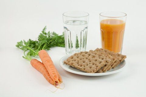 Fasten bedeutet Verzicht - wer sich in dieser Zeit grundsätzlich Gedanken über seinen Lebensstil macht, kann damit den Einstieg in eine gesündere Ernährung schaffen. (FOTO: DPA)