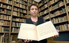 Ein Faksimile von Goethes eigenhändiger Reinschrift der Marienbader Elegie von 1823 in der Bibliothek des Goethe- und Schiller-Archivs der Stiftung Weimarer Klassik. (Foto: dpa)
