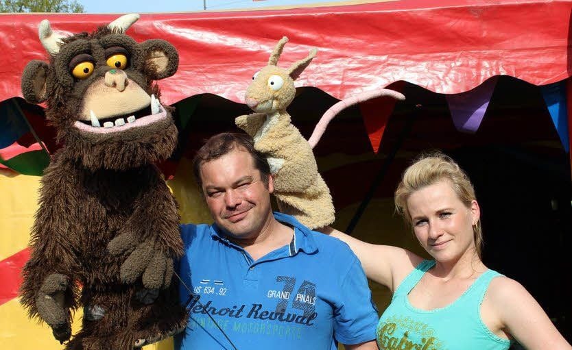 Das Puppenspiel wurde Jessica Scheit (Maus) und Oliver Meritz (Grüffelo) in die Wiege gelegt. Beide stammen aus einer Darstellerfamilie.