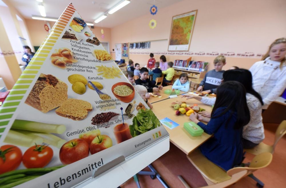 Was ist gesund? Was sollte in Maßen gegessen werden? Die Hoymer Prinzenschüler probierten sich bei einem Ernährungsparcours aus.