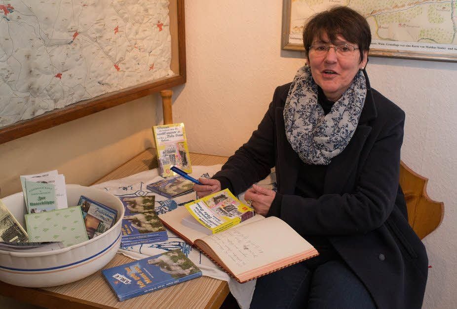 Edith Jürgens nimmt den Leser mit auf eine ebenso temporeiche wie informative Reise durch Sachsen-Anhalt.
