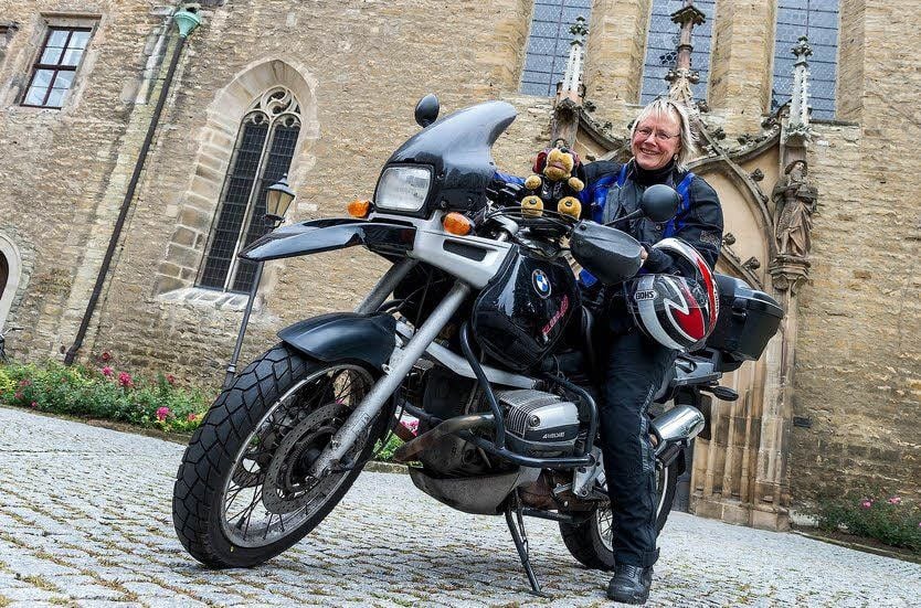 Christiane Kellner ist selbst eine glühende Motorradfahrerin. Am 29. September lädt sie wieder zum Motorradherbst mit Bikergottesdienst nach Merseburg in den Dom ein.