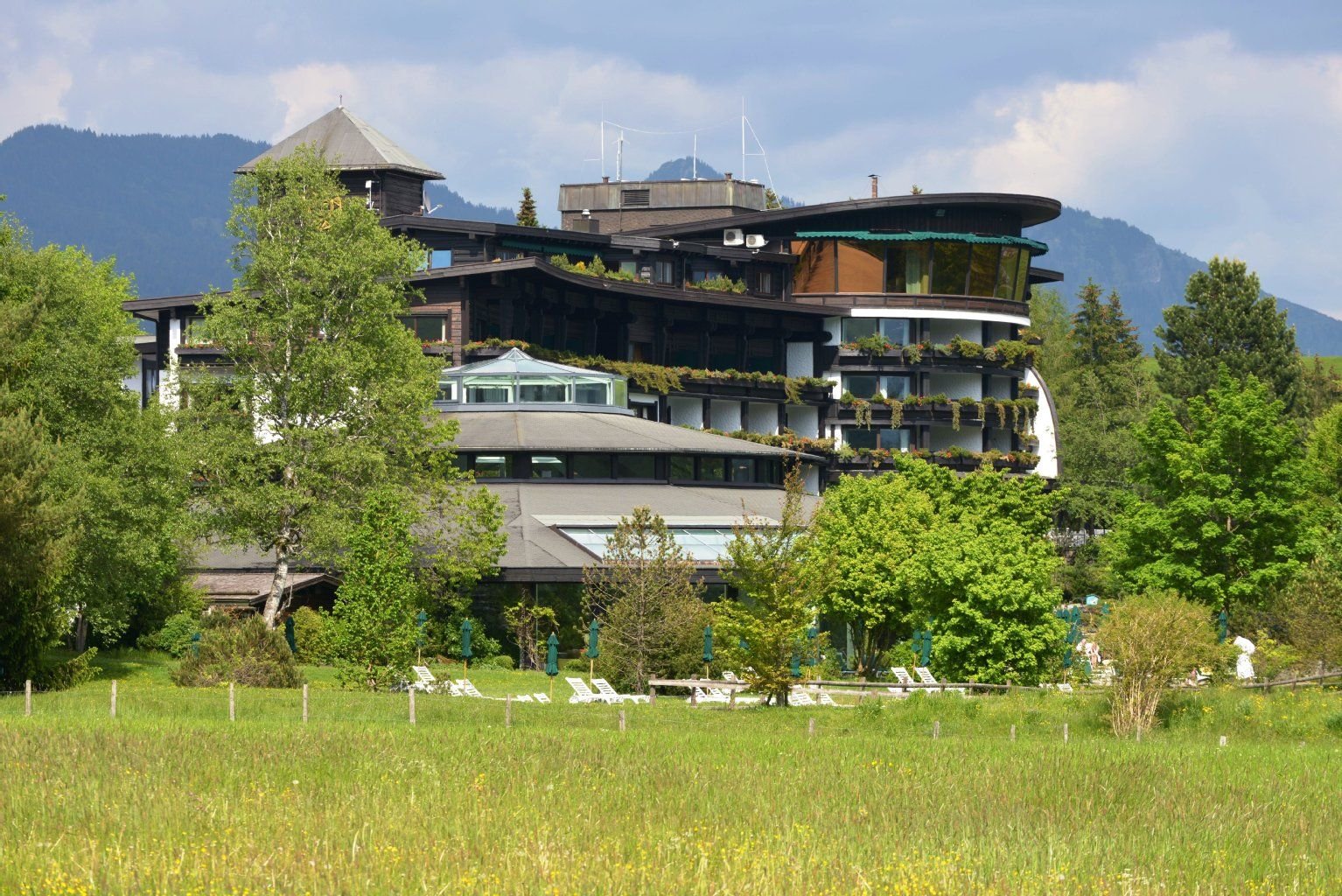 Familiäre Atmosphäre im Fünf-Sterne-Resort verspricht das Hotel Sonnenalp.